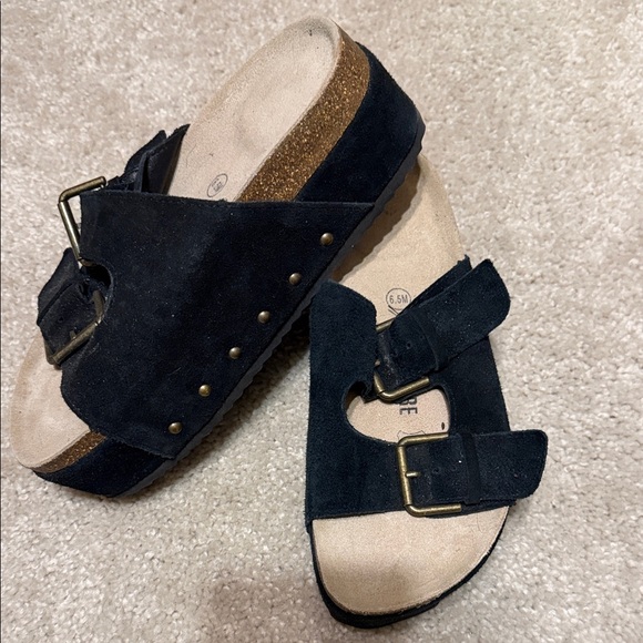 Cushionaire Shoes - Elegant Black Mules with Buckle Accents